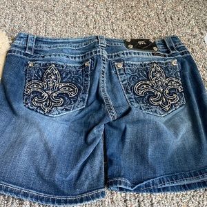 Miss me jean shorts size 32
